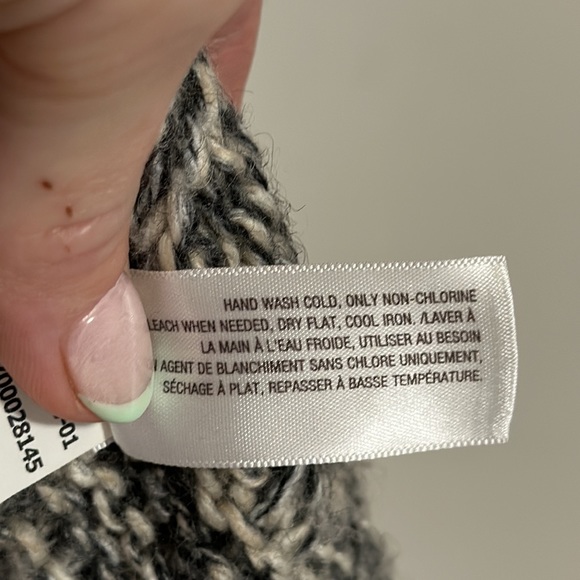 Old Navy,  poncho cable knit style M/L - Picture 3 of 8